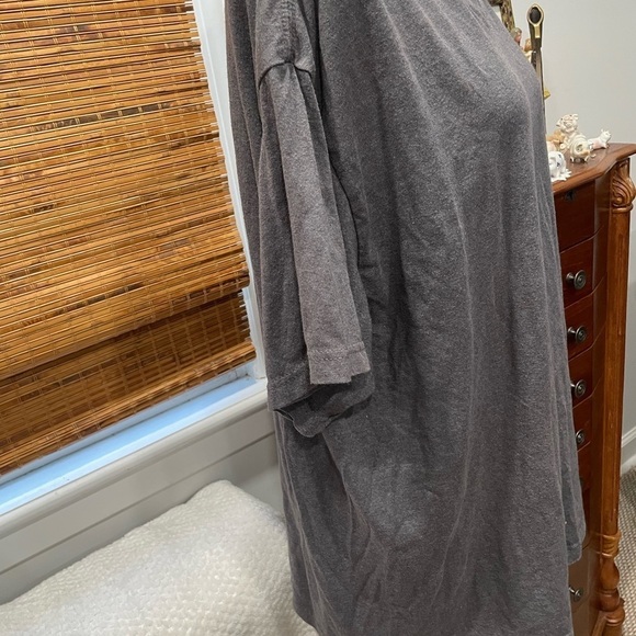 GRAY V-NECK TEE - Picture 4 of 4